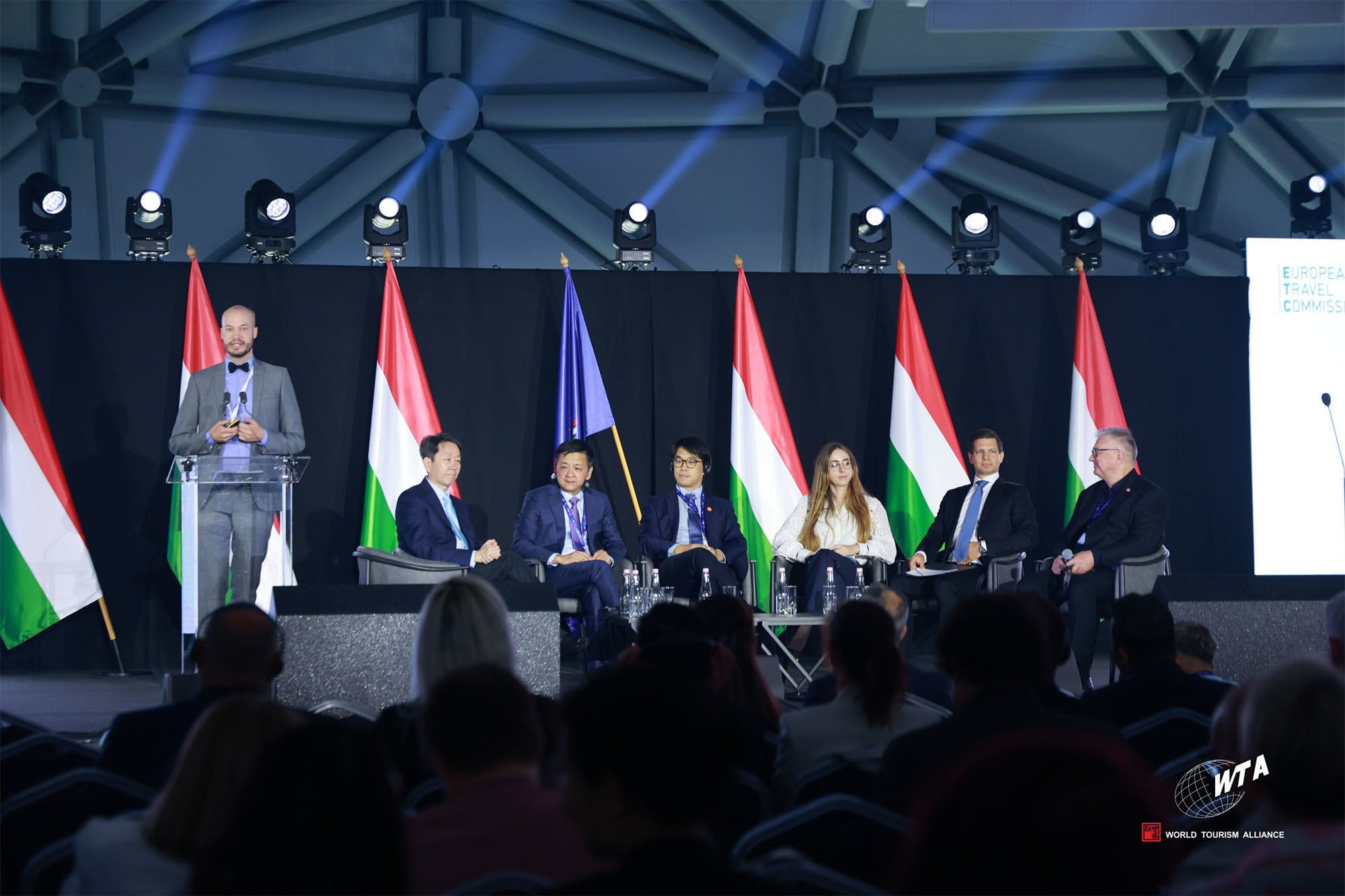 圆桌对话｜人工智能提升旅游产业竞争力与大数据驱动旅游可持续发展