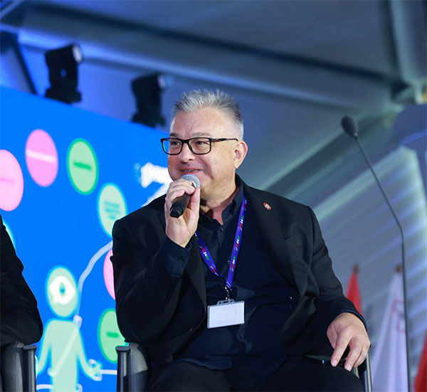 SmartData.travel首席执行官亚历山大·雷纳