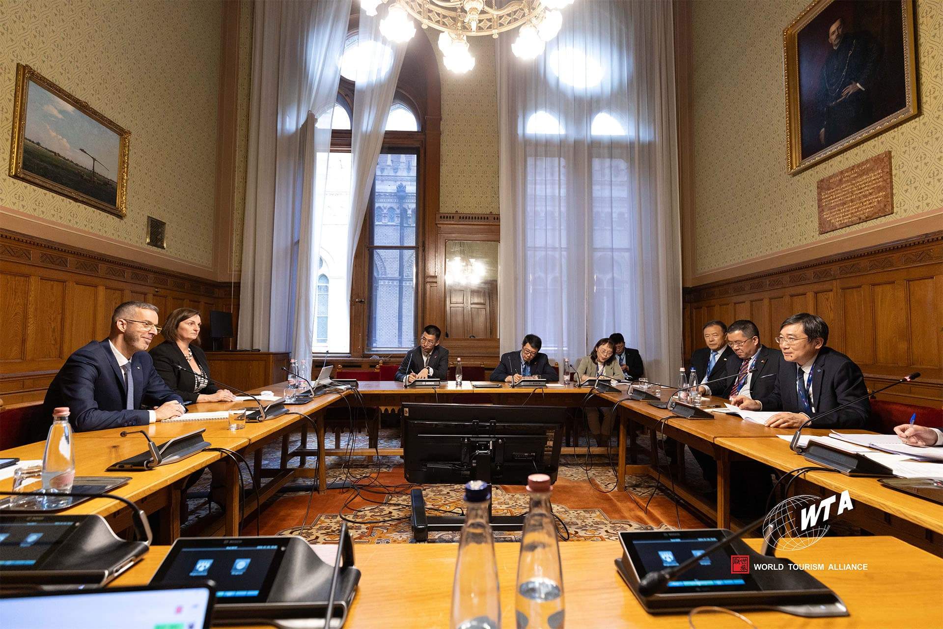 世界旅游联盟主席张旭会见匈牙利国家旅游局局长柯尼德·拉斯洛