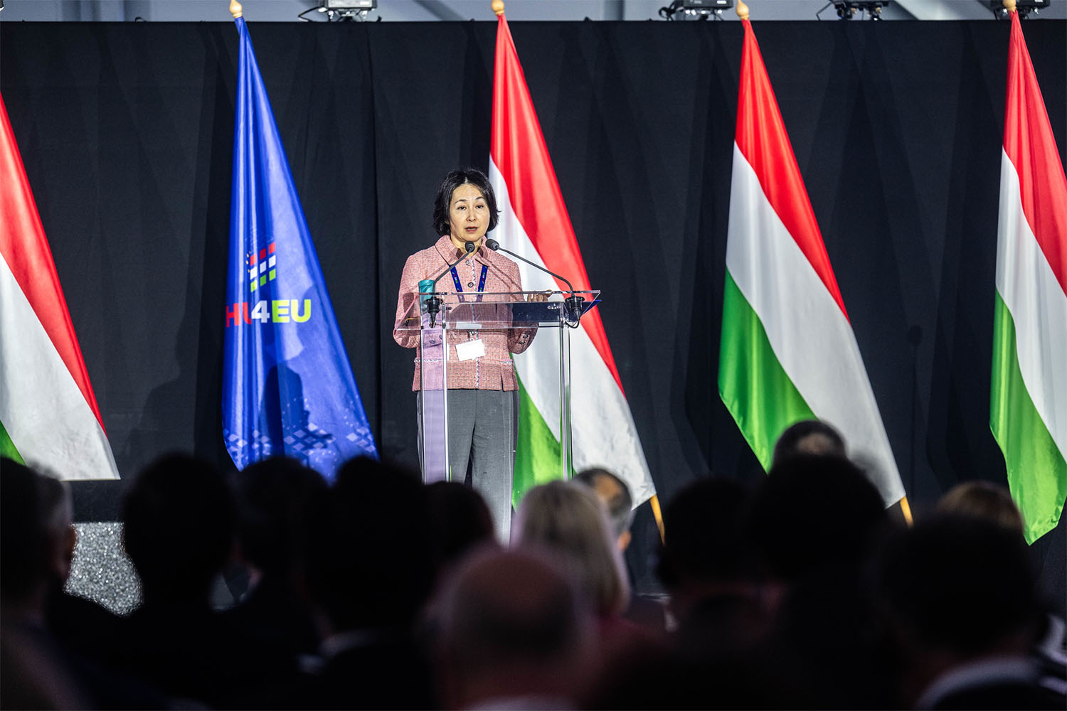 何超琼 世界旅游联盟副主席、世界旅游经济论坛副主席兼秘书长、信德集团有限公司行政主席兼董事总经理