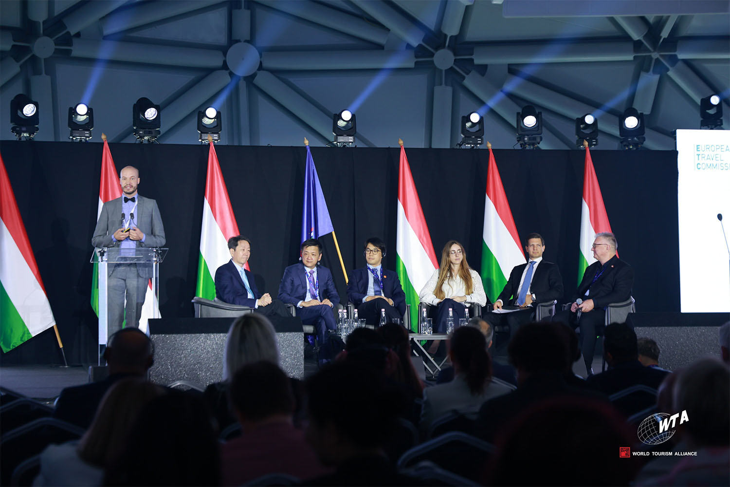 圆桌对话-人工智能提升旅游产业竞争力与大数据驱动旅游可持续发展