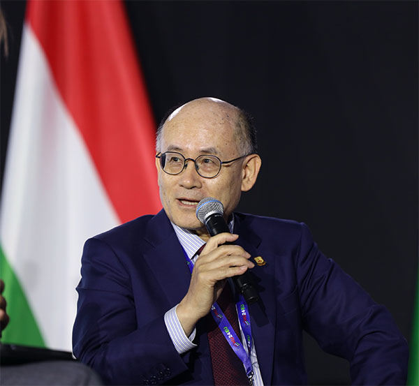 香港理工大学酒店及旅游业管理学院副院长兼讲座教授 宋海岩