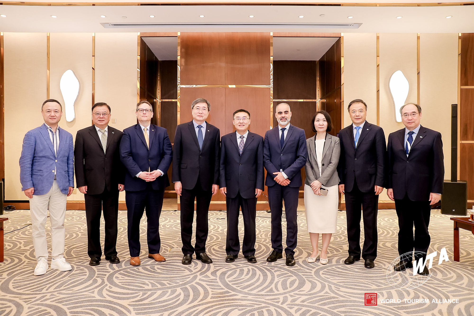 中国文化和旅游部副部长卢映川会见世界旅游联盟领导集体