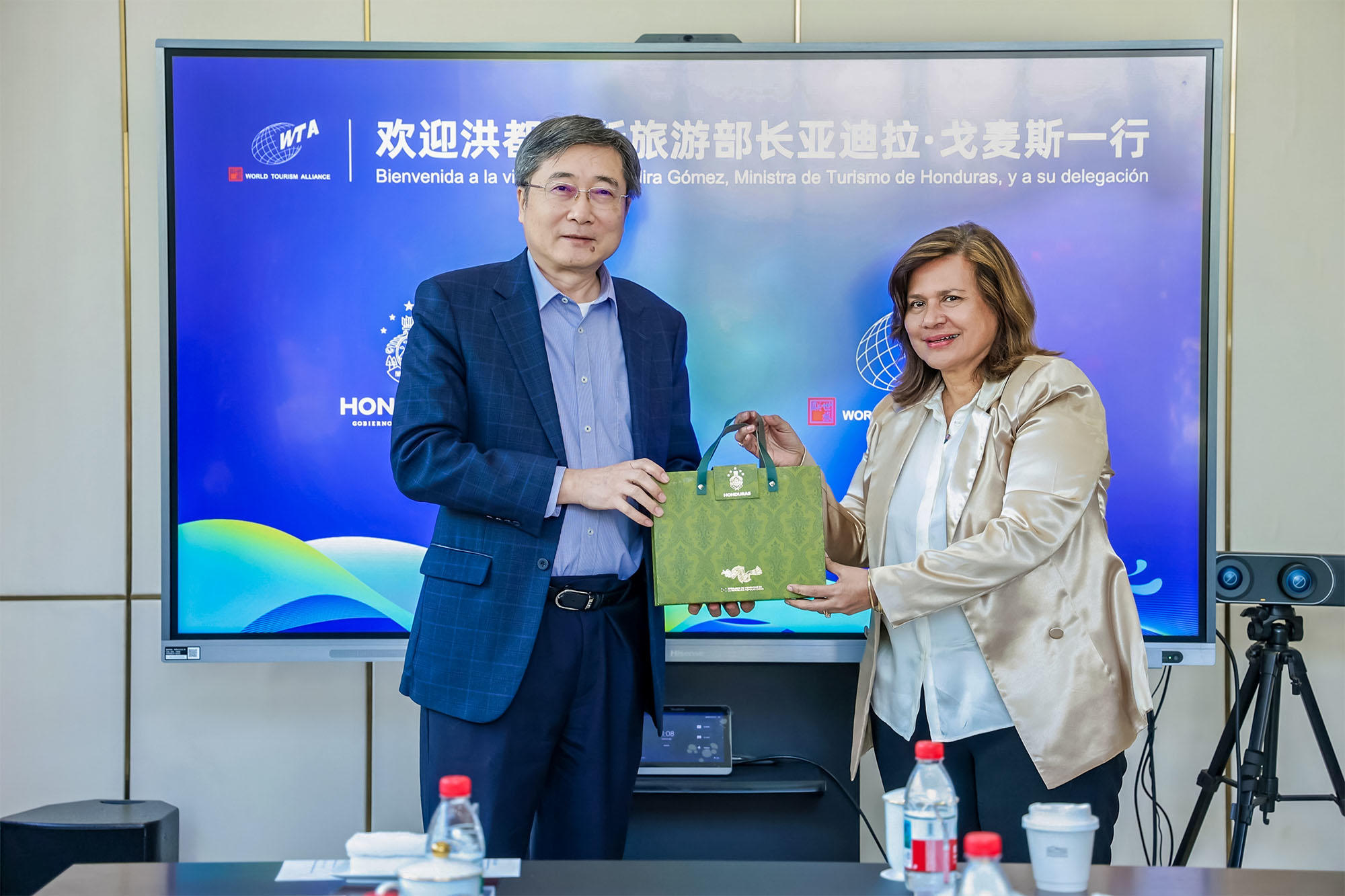 世界旅游联盟主席张旭会见洪都拉斯旅游部部长亚迪拉·戈麦斯