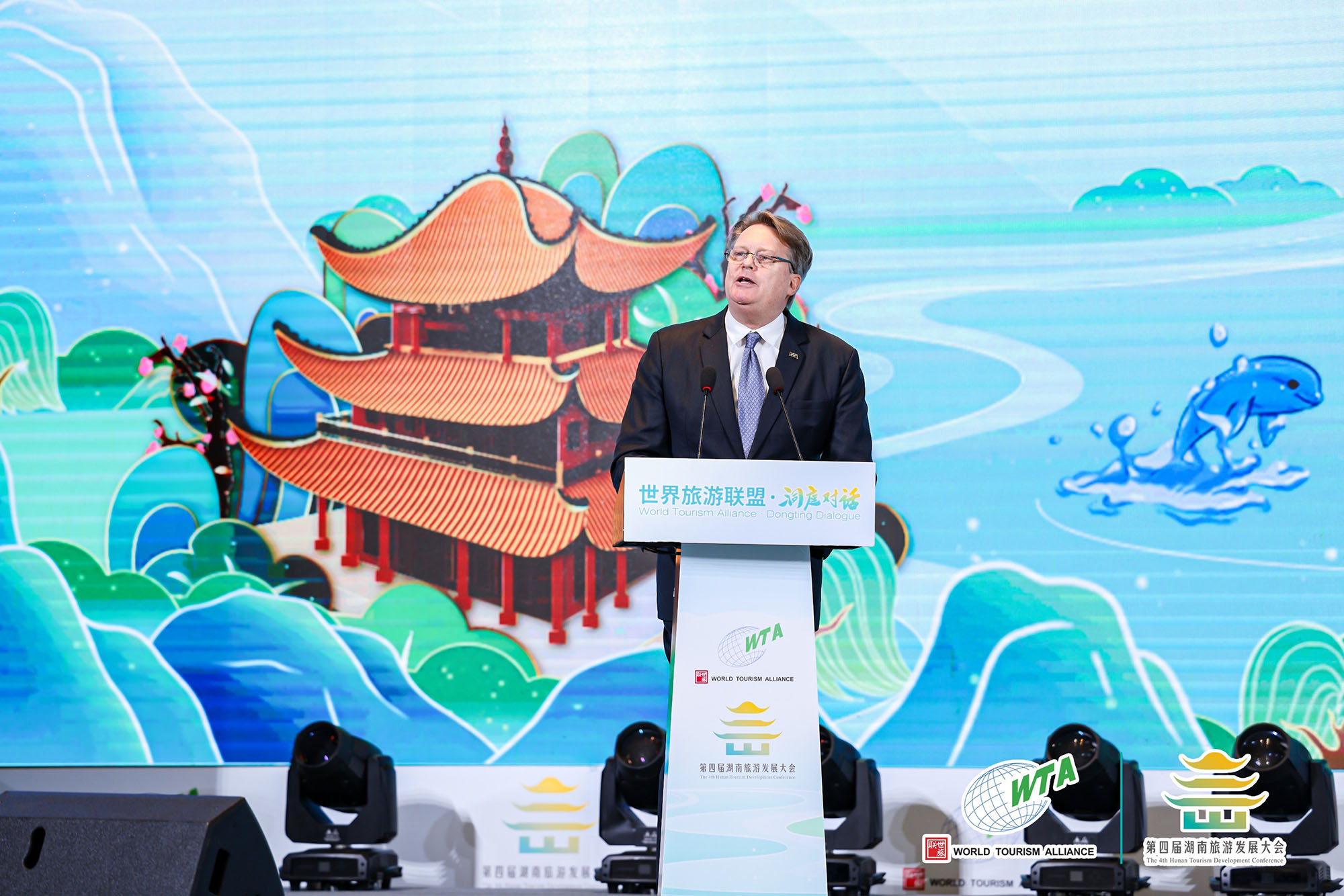 亚太旅游协会主席 施明德