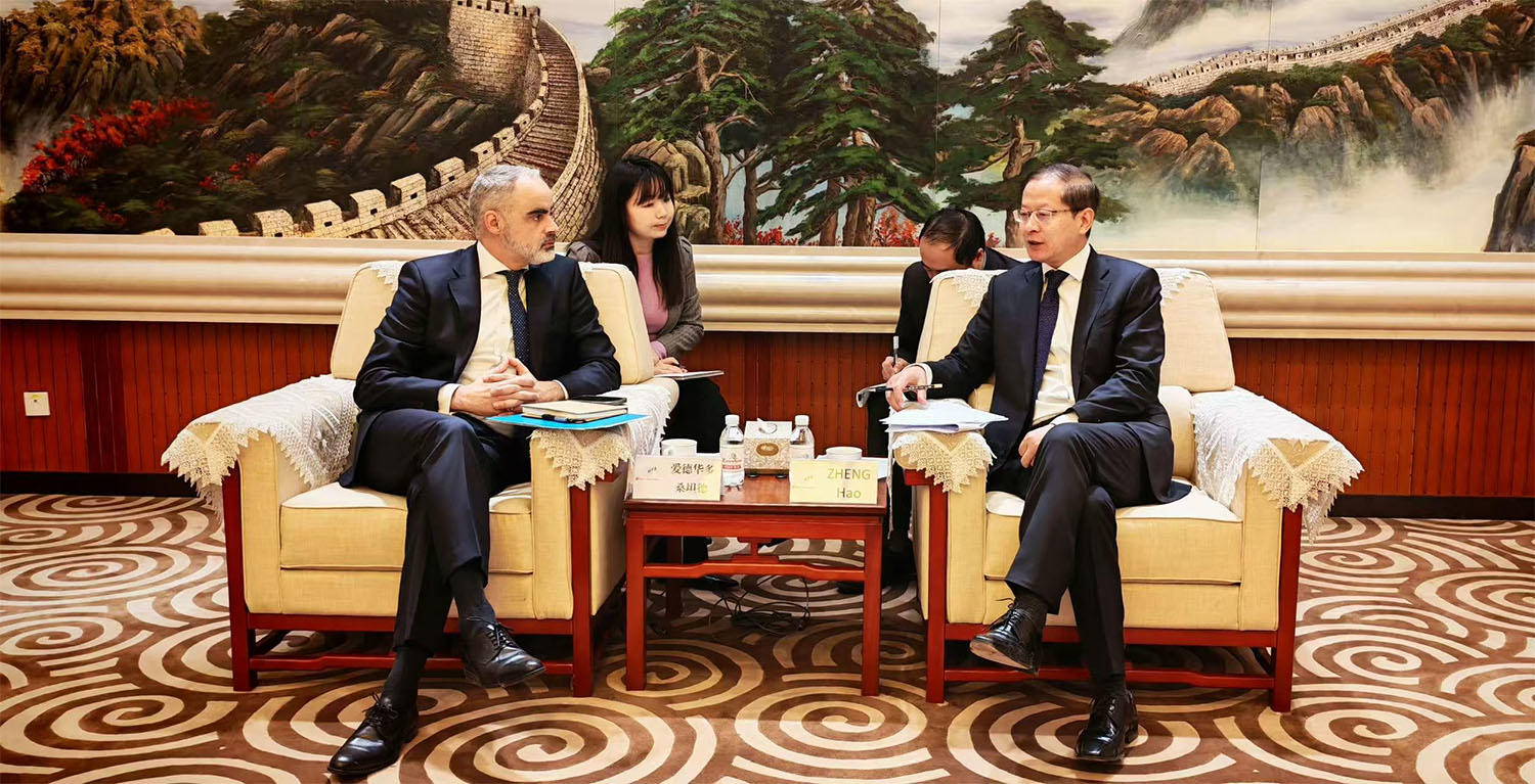 世界旅游联盟副主席兼秘书长郑浩会见欧洲旅游委员会首席执行官爱德华多·桑坦德